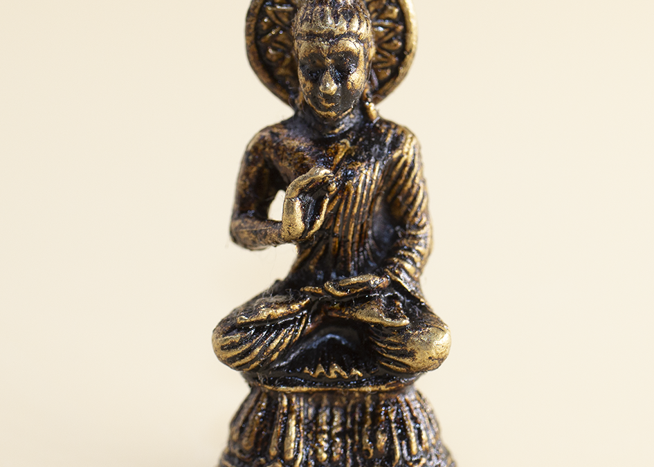 Buda mudra valentía en miniatura de bronce
